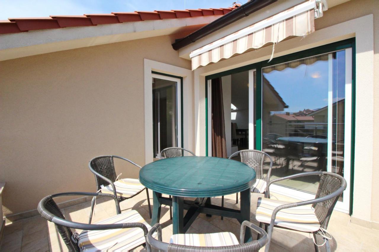 Apartments By The Sea Baska, Krk - 18845 Екстериор снимка